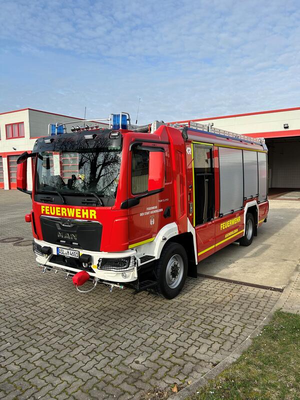 Bild vergrößern: Die Ortsfeuerwehr Aschersleben verfgt nun ber ein neues vollausgestattetes HLF 20.