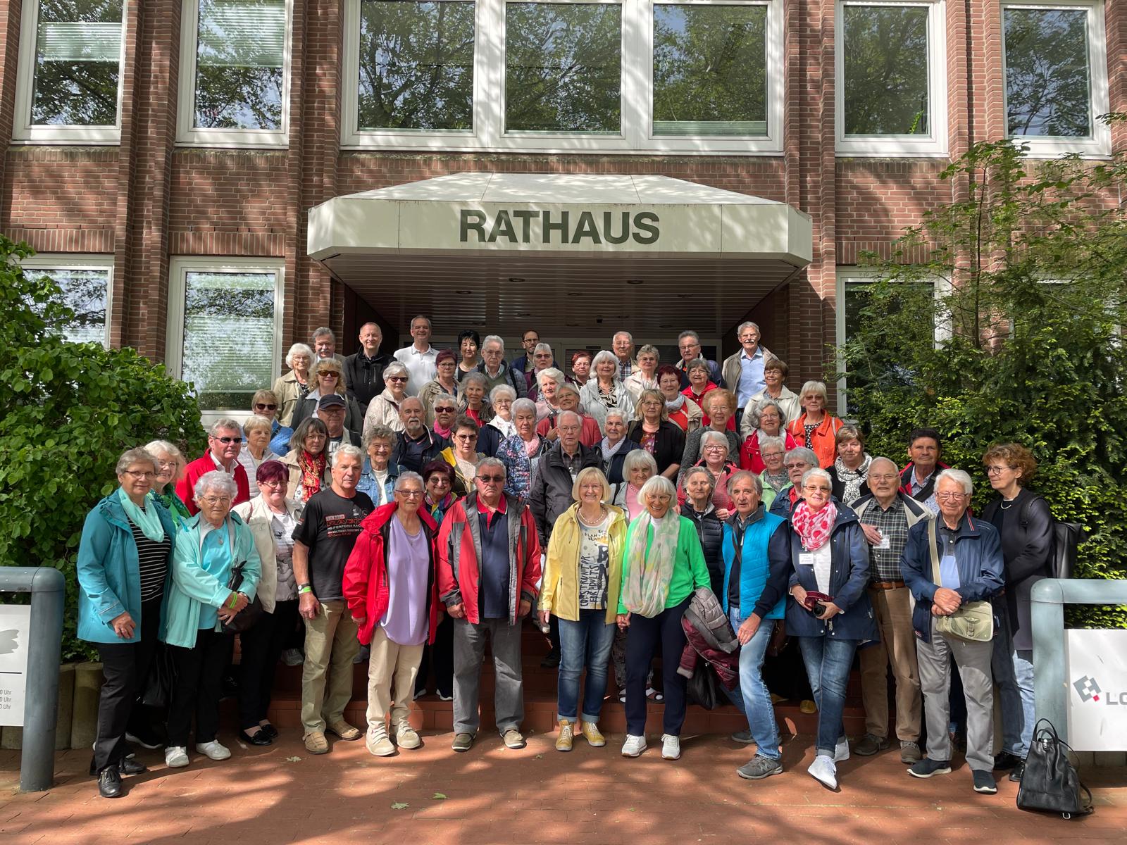 Bild vergrößern: Gruppenbild vom Besuch des Stadtseniorenbeirates der Stadt Aschersleben in Peine.