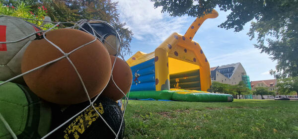 Bild vergrößern: Bild von Hpfburg und Blle im Rahmen der mobilen Jugendarbeit im Bestehornpark
