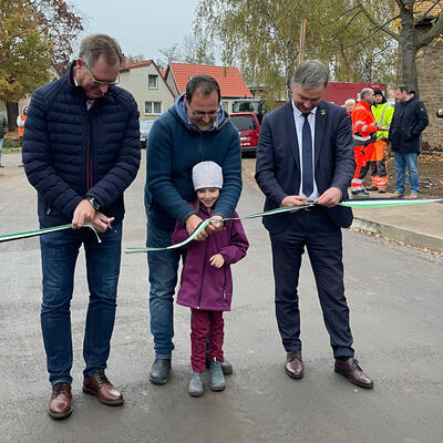 Bild vergrößern: Freigabe der Mhlgrabenbrcke in Klein Schierstedt