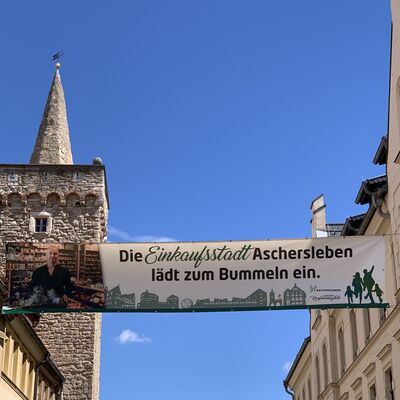 Bild vergrößern: Banner Breite Straße