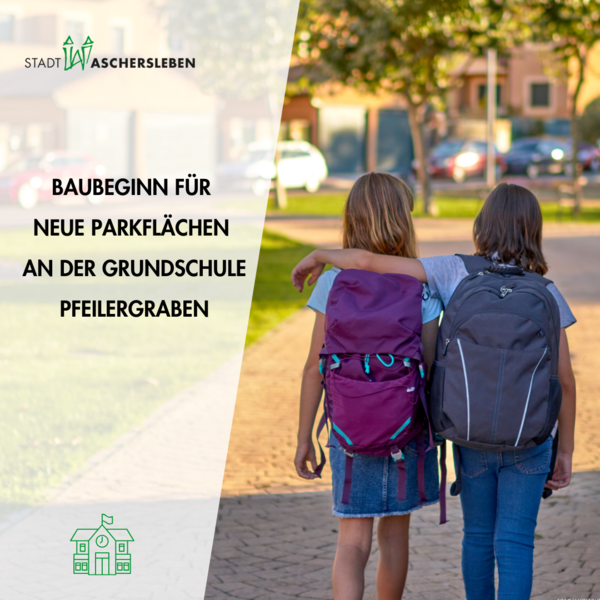 Bild vergrößern: Zwei Schlerinnen mit Rucksack gehen zu Fu einen Weg entlang.