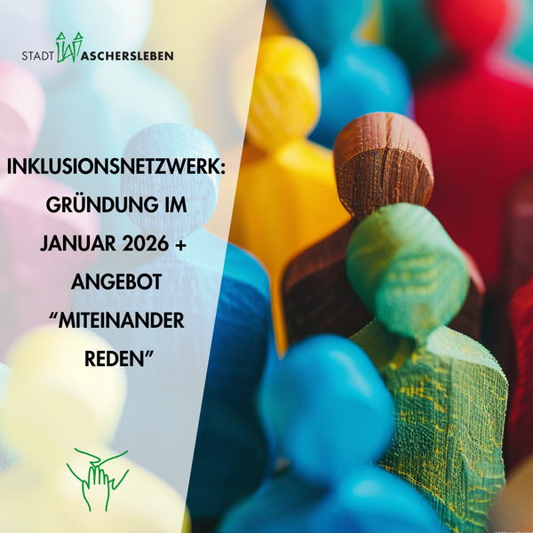 Bild vergrößern: bunte Holzfiguren im Hintergrund