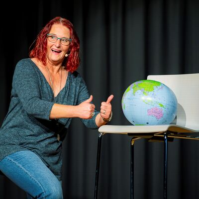 Bild vergrößern: Die Kabarettistin Anny Hartmann erffnet das 35. Bundeskabarettfestival.