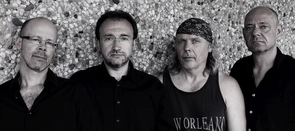 Bild vergrößern: Stephan Kieling und seine Band "Open Range" spielen im Museumshof