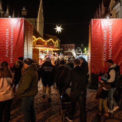 Bild vergrößern: Der Aschersleber Weihnachtsmarkt
