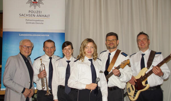 Bild vergrößern: Die Soulband des Landespolizeiorchesters Sachsen-Anhalt.