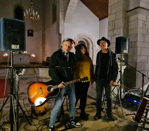 Bild vergr&ouml;&szlig;ern: Das "Some Folk Trio" begeistert im Planetarium Aschersleben.