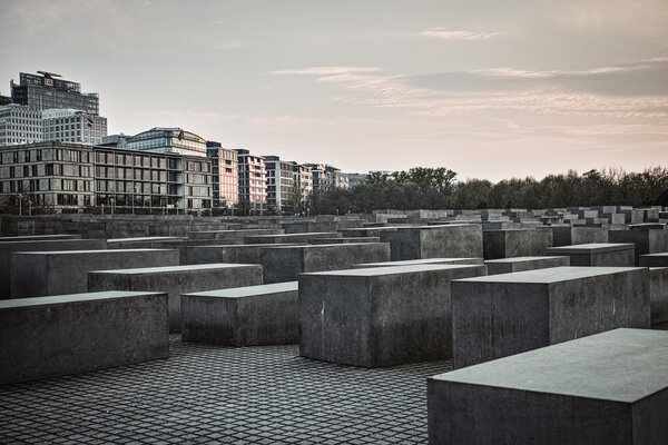 Bild vergr&ouml;&szlig;ern: Holocaust-Mahnmal in Berlin