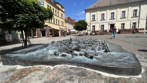 Bild vergrößern: Der Holzmarkt im Herzen der Stadt