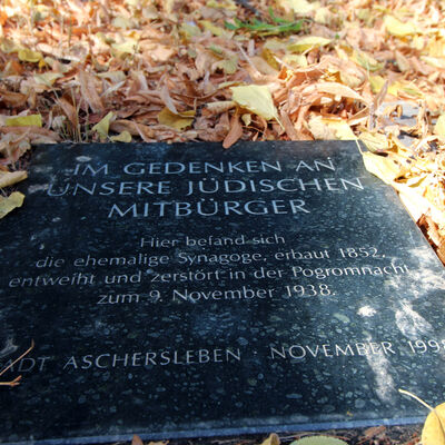 Bild vergrößern: Gedenktafel an der ehemaligen Synagoge Aschersleben