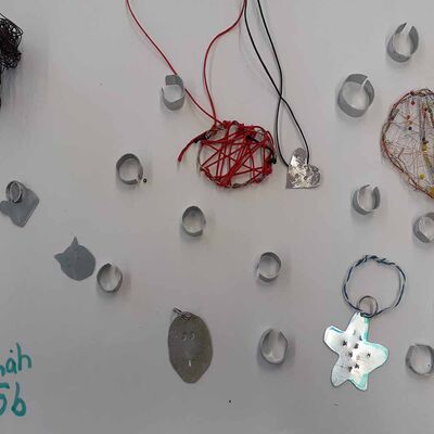 Bild vergrößern: 01-2023 Schmuck Burgschule