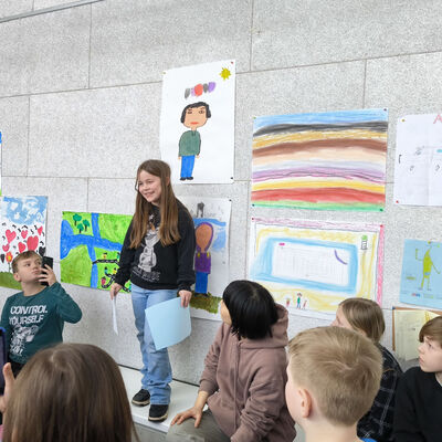 Bild vergrößern: 2025-02 GS Pfeilergraben Präsentation Mediendesign (5)