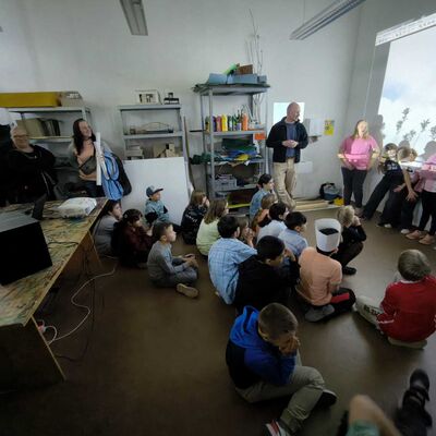 Bild vergrößern: 2025-05 GS Staßfurter Höhe Präsentation Fotografie (6)