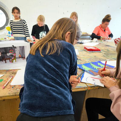 Bild vergrößern: 2025-11 GS Montessori Buchkunst (1)