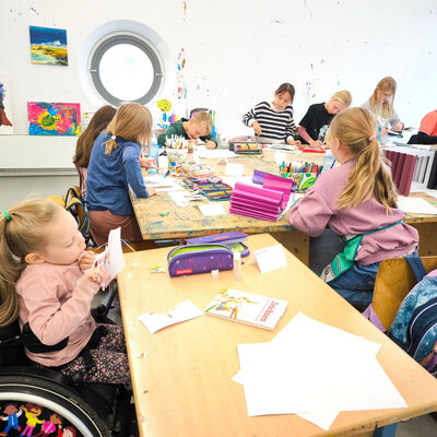 Bild vergrößern: 2025-11 GS Montessori Buchkunst (2)