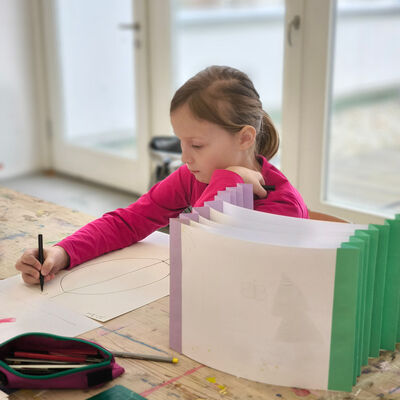 Bild vergrößern: 2025-11 GS Montessori Buchkunst (9)