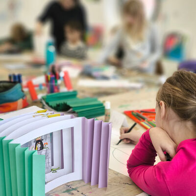 Bild vergrößern: 2025-11 GS Montessori Buchkunst (10)