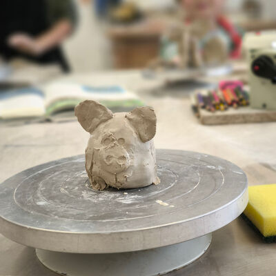 Bild vergrößern: 2025-11 GS Montessori Plastik (3)