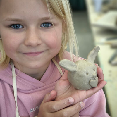 Bild vergrößern: 2025-11 GS Montessori Plastik (4)