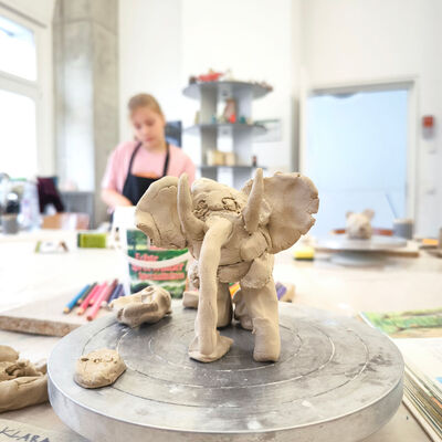 Bild vergrößern: 2025-11 GS Montessori Plastik (9)