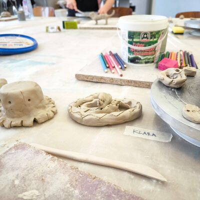 Bild vergrößern: 2025-11 GS Montessori Plastik (10)