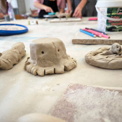 Bild vergrößern: 2025-11 GS Montessori Plastik (11)