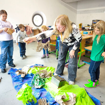 Bild vergrößern: 2015-11 GS Montessori Musik&Schrott (7)