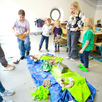 Bild vergrößern: 2015-11 GS Montessori Musik&Schrott (8)