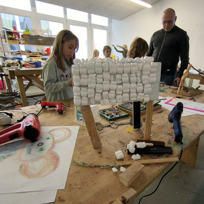 Bild vergrößern: 2015-11 GS Montessori Musik&Schrott (14)