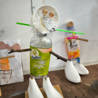 Bild vergrößern: 2015-11 GS Montessori Musik&Schrott (15)