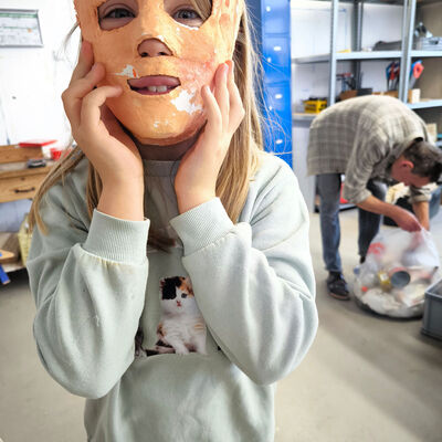 Bild vergrößern: 2015-11 GS Montessori Musik&Schrott (20)