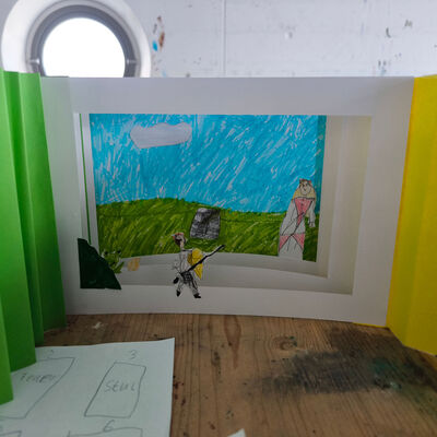 Bild vergr&ouml;&szlig;ern: 2025-11 GS Montessori Pr&auml;sentation Tunnelbuch (15)