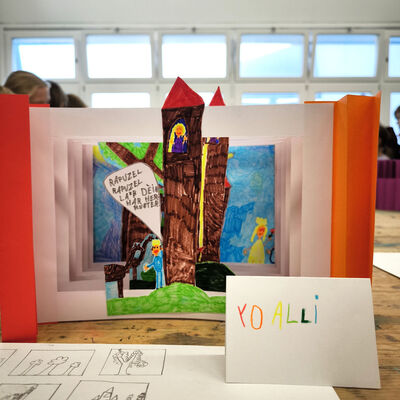 Bild vergr&ouml;&szlig;ern: 2025-11 GS Montessori Pr&auml;sentation Tunnelbuch (25)