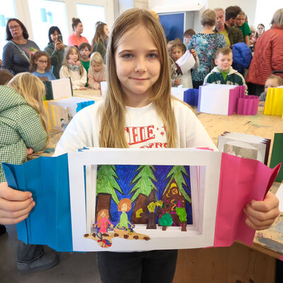 Bild vergr&ouml;&szlig;ern: 2025-11 GS Montessori Pr&auml;sentation Tunnelbuch (34)