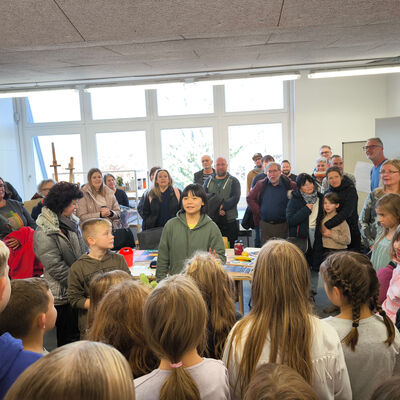 Bild vergr&ouml;&szlig;ern: 2025-11 GS Montessori Pr&auml;sentation Illustration (2)