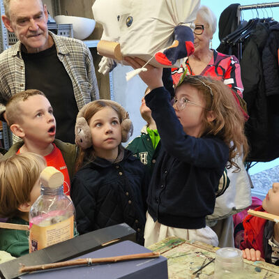 Bild vergr&ouml;&szlig;ern: 2025-11 GS Montessori Pr&auml;sentation Musik&Schrott (3)