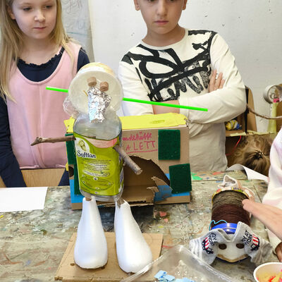 Bild vergr&ouml;&szlig;ern: 2025-11 GS Montessori Pr&auml;sentation Musik&Schrott (5)