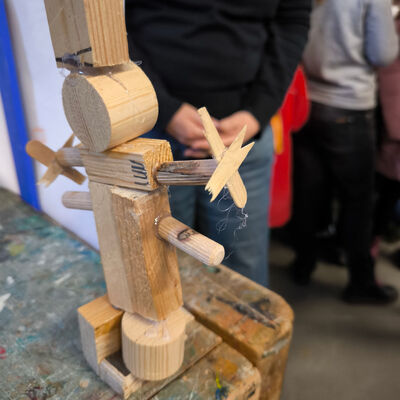 Bild vergr&ouml;&szlig;ern: 2025-11 GS Montessori Pr&auml;sentation Musik&Schrott (21)