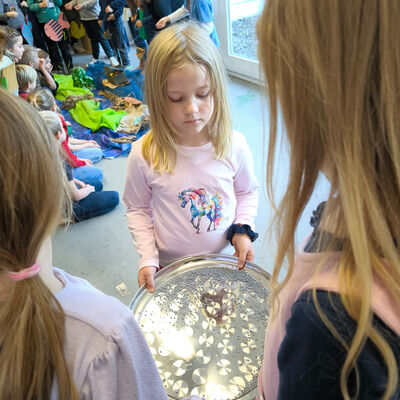 Bild vergr&ouml;&szlig;ern: 2025-11 GS Montessori Pr&auml;sentation Musik&Schrott (31)