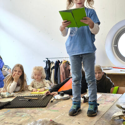 Bild vergr&ouml;&szlig;ern: 2025-11 GS Montessori Pr&auml;sentation Musik&Schrott (39)