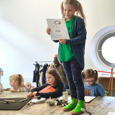 Bild vergr&ouml;&szlig;ern: 2025-11 GS Montessori Pr&auml;sentation Musik&Schrott (40)