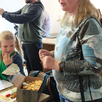 Bild vergr&ouml;&szlig;ern: 2025-11 GS Montessori Pr&auml;sentation Musik&Schrott (42)