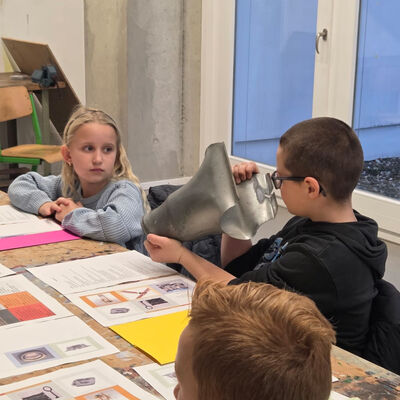 Bild vergrößern: 2025-11 GS Mehringen Musik und Schrott (1)