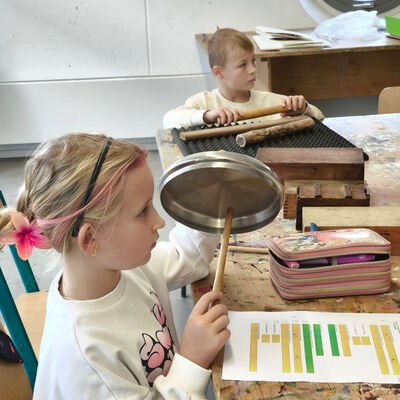 Bild vergrößern: 2025-11 GS Mehringen Musik und Schrott (7)