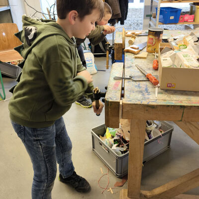 Bild vergrößern: 2025-11 GS Mehringen Plastik (3)