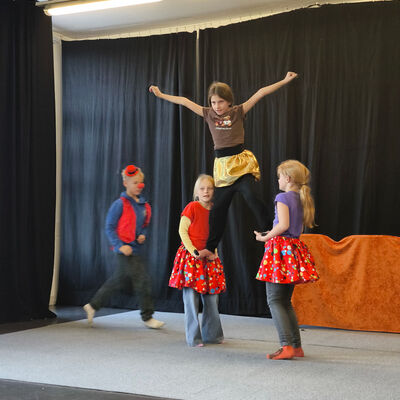 Bild vergrößern: 2025-11 GS Mehringen Theater (7)