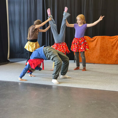 Bild vergrößern: 2025-11 GS Mehringen Theater (9)