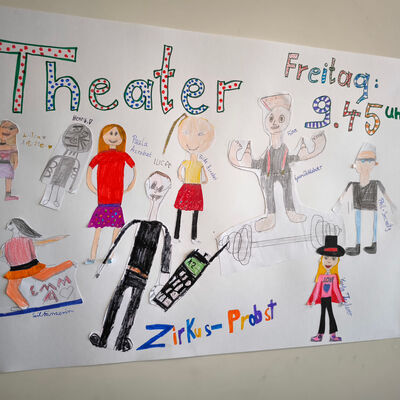 Bild vergr&ouml;&szlig;ern: 2025-11 GS Mehringen Pr&auml;sentatio Theater (1)