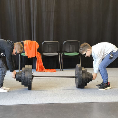 Bild vergr&ouml;&szlig;ern: 2025-11 GS Mehringen Pr&auml;sentatio Theater (13)